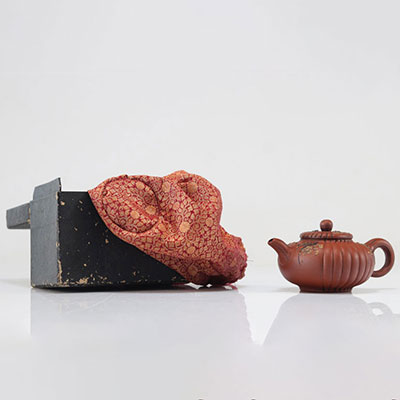 Teapot by Jiang Rong (1919-2008) - Yixing - China