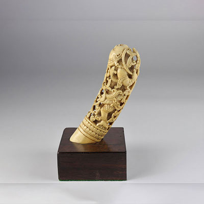 Asia knife handle in finely carved openwork ivory late 19th