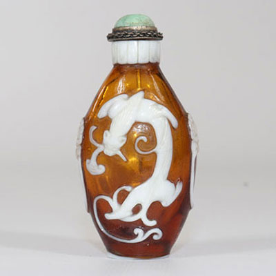 China glass snuffbox decorated with dragons