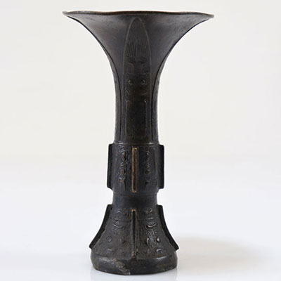 Vase chinois en bronze archaïque probablement Ming
