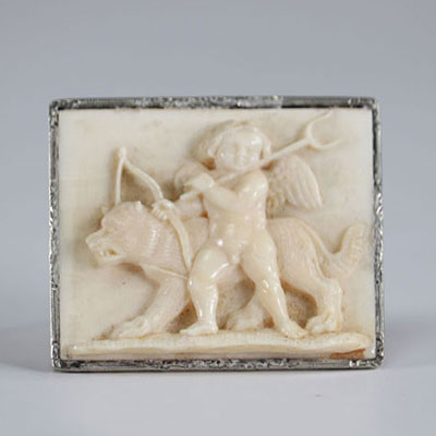 Brooch decorated with an 18th century sculpture