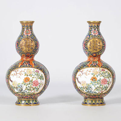 (2) Paire de vases muraux cloisonnés de la marque Qianlong provenant de Pékin (Chine) de la période Qianlong (1711 - 1799)