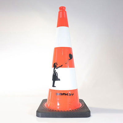 Banksy (après) - Fille avec ballon (cône de circulation) Pochoir sur cône de circulation Signé au pochoir 