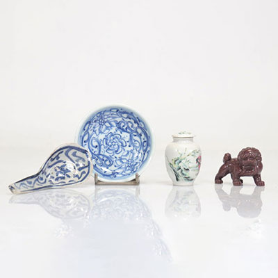 Lot d'objets chinois anciens