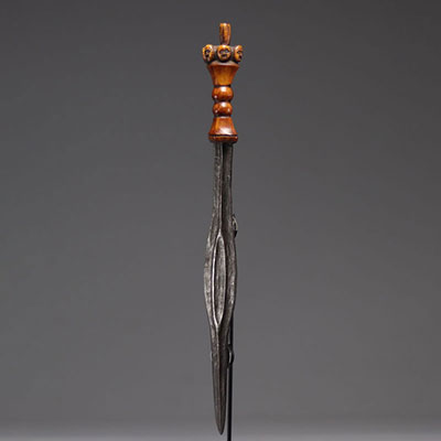 Congo knife handle carved with heads