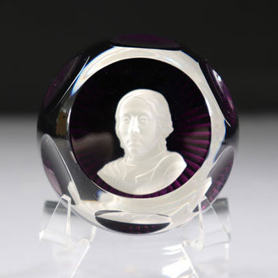 Paperweight. Baccarat. Jeanne D'Arc