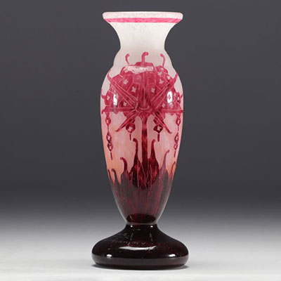 CHARDER, Charles SCHNEIDER (1881-1953) - Le Verre français - Vase à décor floral.