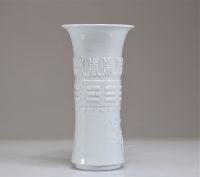 Rare white Gu-shaped vase decorated with characters from Qing period, 18th century