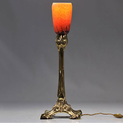Art Nouveau lamp in gilded bronze with floral decoration and tulip signed Daum Nancy
