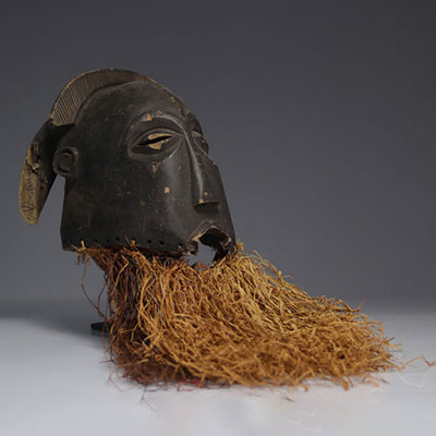 KUBA mask, ground floor, wood and raffia,