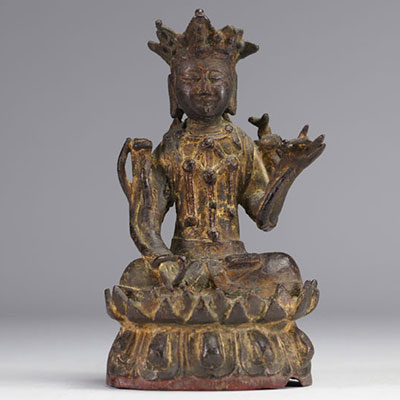 Statue d'un personnage traditionnel assit en bronze provenant de Chine de l'époque Ming (明朝)