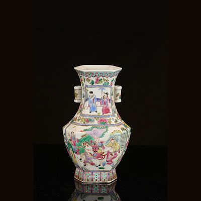 Chine - Vase en porcelaine de chine - famille rose