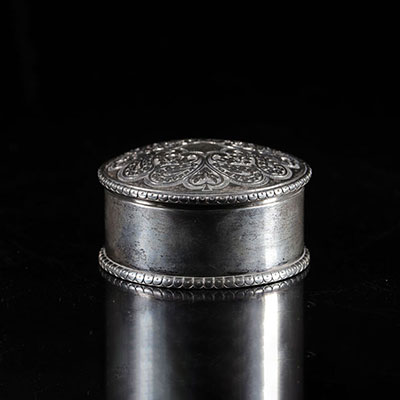 Silver box lid lid decorated with flowers Lisboa hallmarks 20th