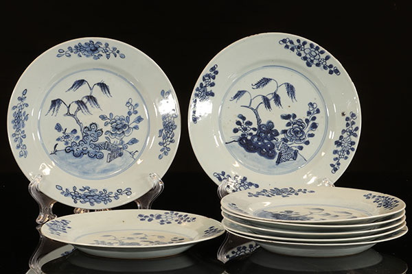 Chine - Porcelaine de chine lot de 7 assiettes blanc bleu 18ème