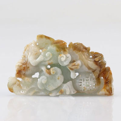 Group in green and rust jade decorated with 3 lions and openwork ball
