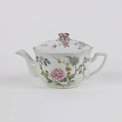 Chinese famille rose teapot with flower decoration Qianlong brand