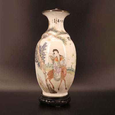 Vase porcelaine de chine décor d’une femme sur un daim monté en lampe