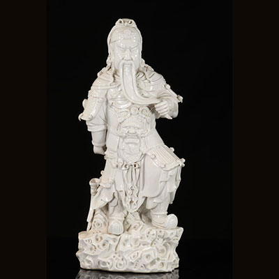Chine - statue Guangong en porcelaine blanc de Chine marque en creux dans le dos