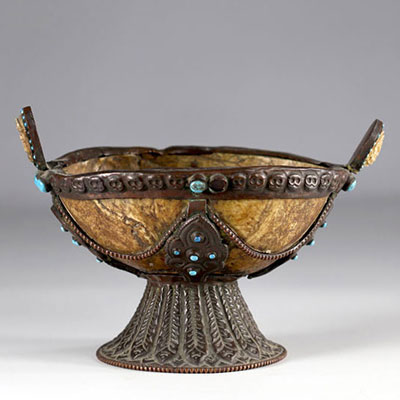 Rare libatory cup in bone (human skull), metal and turquoise. Tibet - early 20th century - Coll Privée Belgique