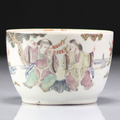 Porcelain bowl decorated with figures