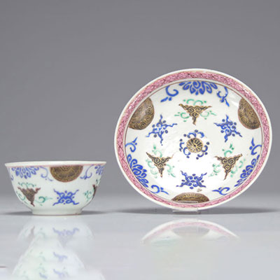 Bol et sous bol en porcelaine provenant d'Asie du XVIIIe siècle