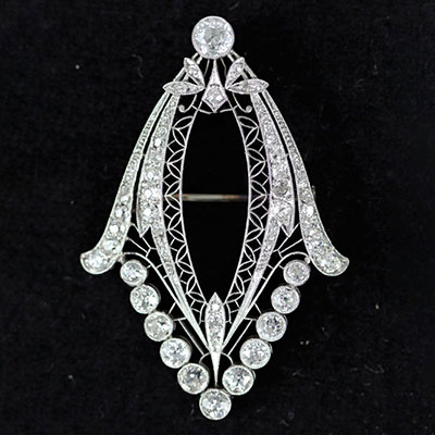 Broche Art Deco platine et diamants (10.20gr)