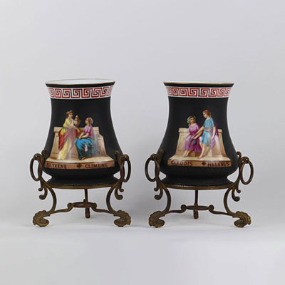 Paire de vases Napoléon III en porcelaine scène a l'antique monture en bronze 19ème