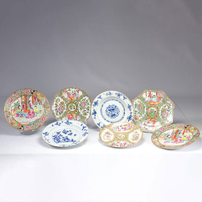 (8) Set of 8 porcelain plates 