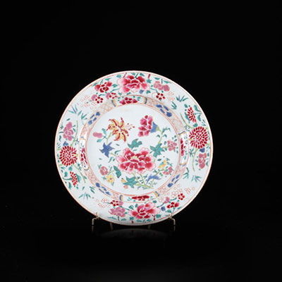 China famille rose plate with floral decoration 18th