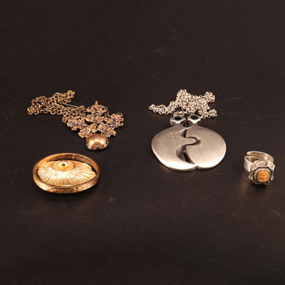 Pentti Sarpaneva (1925-1978) 1 silver ring and bronze pendant, Elvin Hillestad Norsktinn number 511 1 pendant Made in Finland