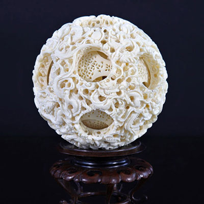 China Very imposing Canton ball carved around 1900