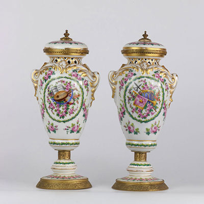 Pair of tender porcelain pot-pourris vases from Sèvres decorated with the arms of Louis XV.