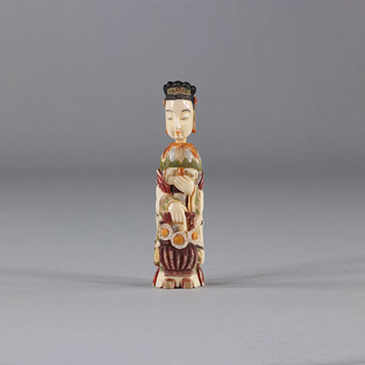 Ivory snuff box, early 20th century China.