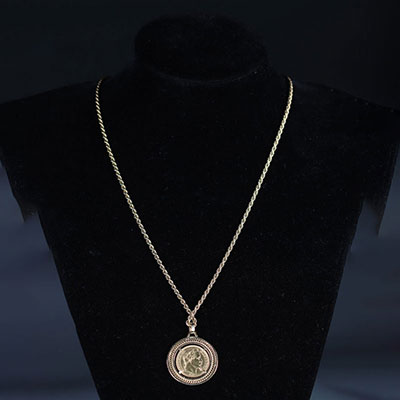 Necklace and pendant in yellow gold (18k) 33.7gr pendant adorned with a Napoleon III coin