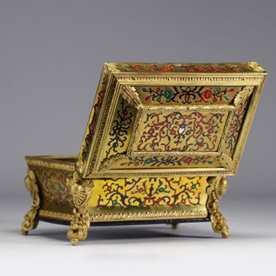 Bronze and tortoiseshell jewelry box in marquetry in the manner of André Charles BOULLE (1642-1732)