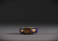 China - Cloisonné enamel snuffbox with floral decoration.