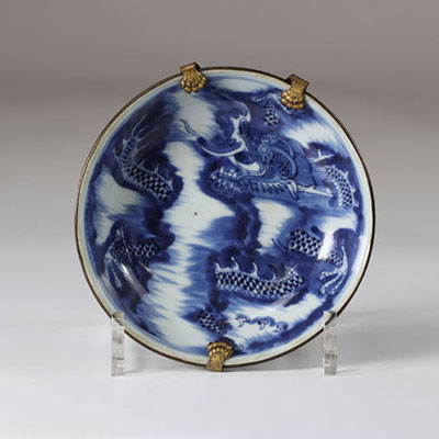 Japan small deep plate with dragon decoration brand under the piece