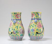 Paire de vases en porcelaine de chine famille rose à décor de phénix XIXème