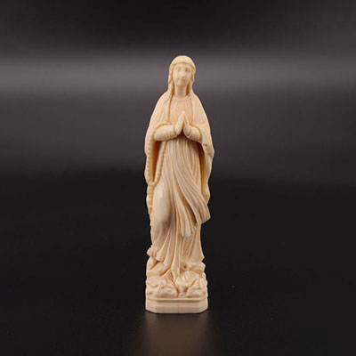 Vierge en ivoire de Dieppe finement sculptée 