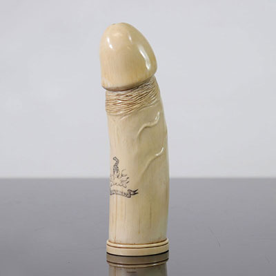 PHALLUS IN IVORY, England, late 19th century. - Carved and engraved ivory