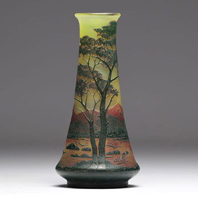 Must vase with landscape decor