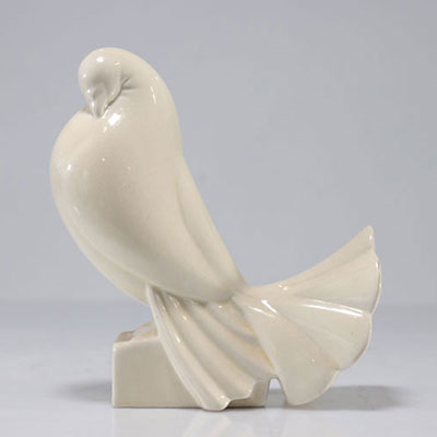 Jean et Jacques ADNET (1900-1984) - Colombe en céramique blanc ivoire craquelée.