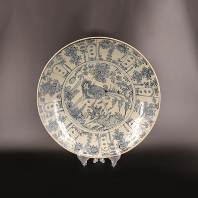 Chine - Plat blanc bleu Swatow en porcelaine à décor de phoenix époque -16-17ème
