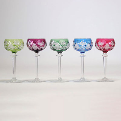 (5) Val Saint Lambert série de verres taillés de différentes couleurs