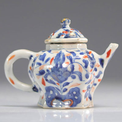 Kangxi period teapot - imari export - China