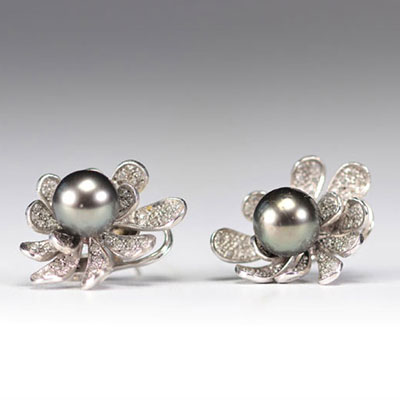 Paire de boucles d'oreilles en or blanc (18k) pour 12.5gr diamants et perles grises