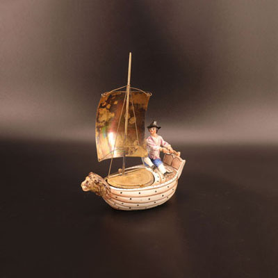 Inkpot in porcelain and vermeil with boat decoration