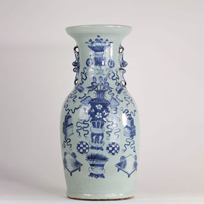 Chine vase céladon a décor en semi relief bleu 19ème