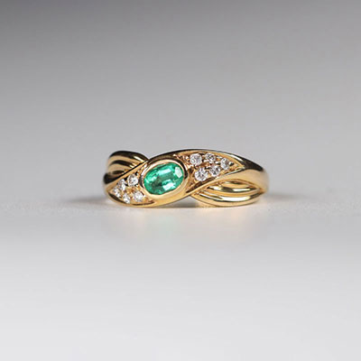 Ring in gold (18k) brilliant cut diamonds (0.12 ct), fine emerald (0.37 ct) top quality
