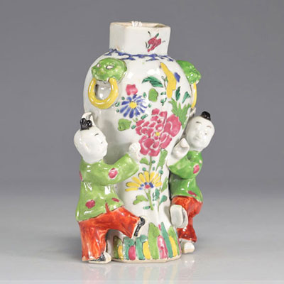 Vase mural en porcelaine de chine du XVIII siècle famille rose